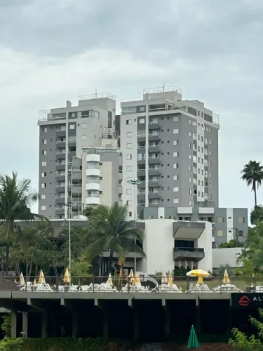 Apartamento top 2/4 01 c/suíte, c/ armários portária 24hrs proximo ao praia clube