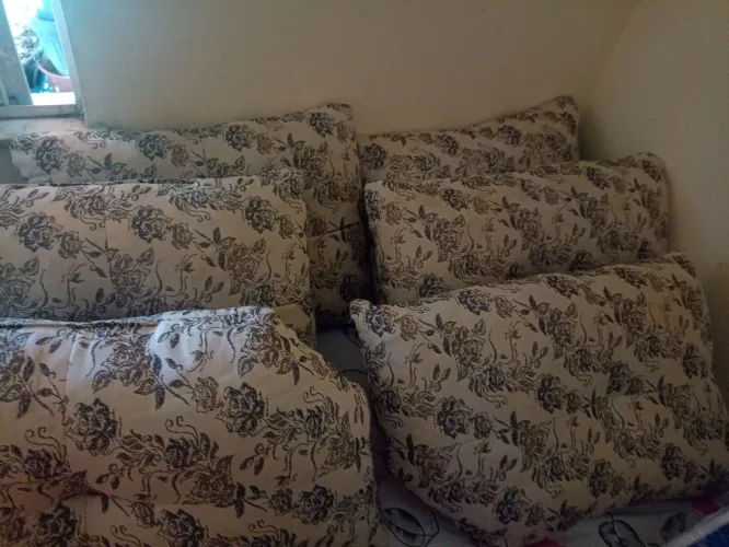 Vendo 6 Almofadas Grandes Para Sofá pouco usadas. 65 R$ Cada.