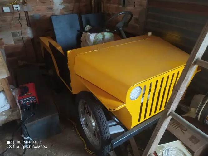 Réplica do Jeep Willys com tamanho para motor