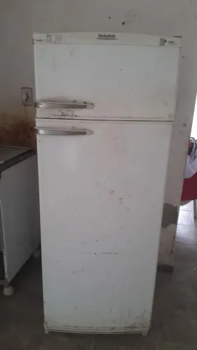Geladeira funcionando gelando Valor 350 reais