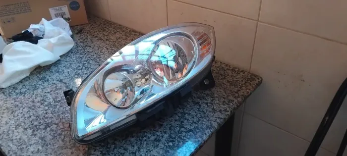 Farol Fiat Línea Lado Esquerdo 2012 /2016 (original )