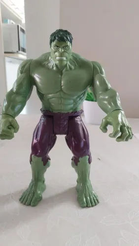 Boneco articulado do Hulk . Fabricado pela Hasbro