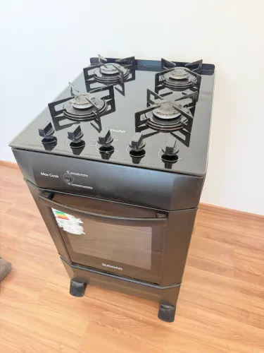 Fogão de Piso Suggar Max Cook 4 Queimadores Preto Bivolt