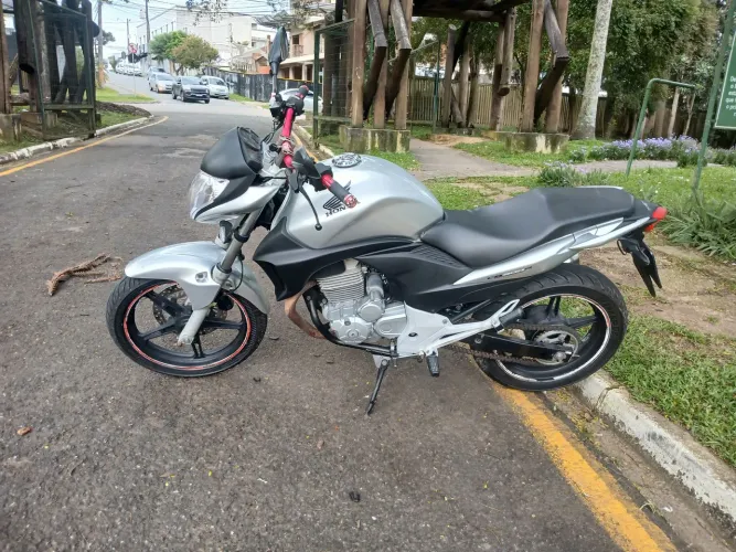 Cb 300 2010 aceito trocas passo no cartão até 24x