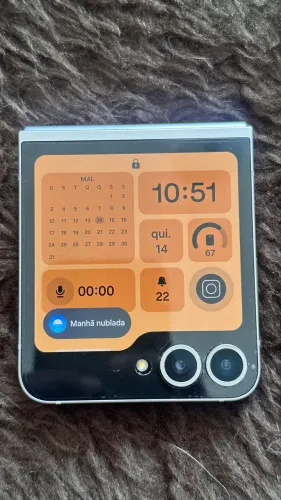 Samsung Galaxy Z Flip 6 - Impecável (Leve detalhe na tela)