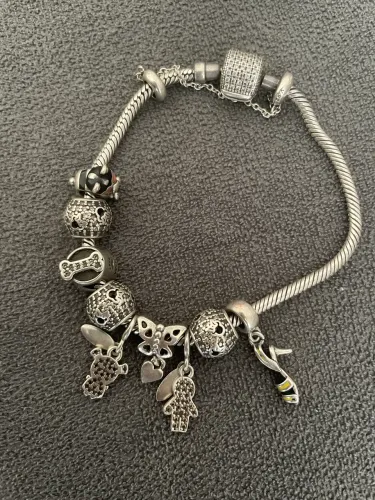 Pulseira e berloques vivara 