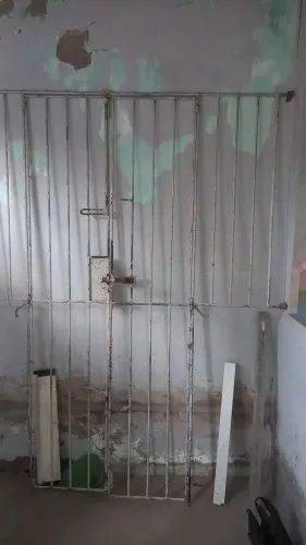 Porta de sala é janela é uma grande para rô 