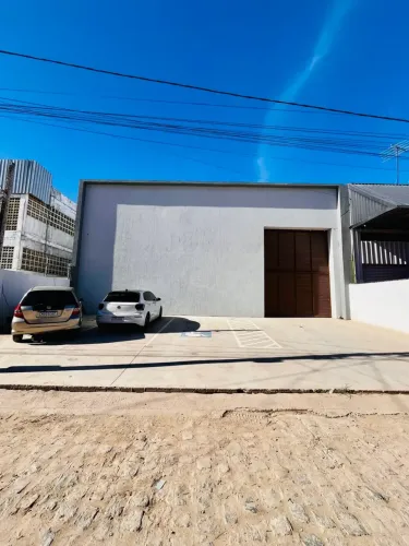 Alugo Excelente Galpão com 330m2 no Renascer