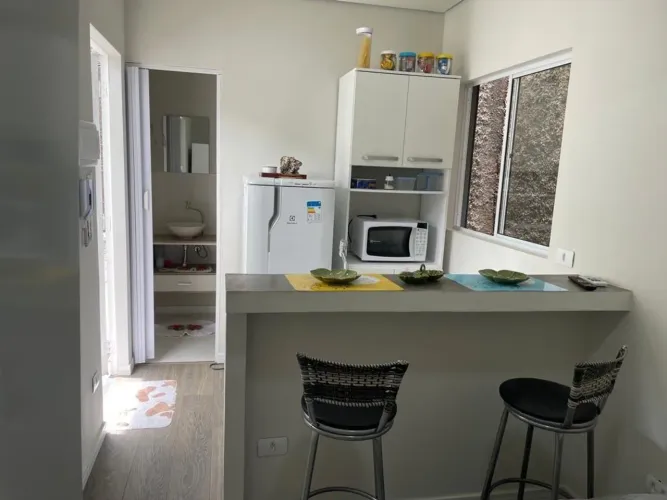 ALUGO KITINETE MOBILIADA SEM FIADOR NO BAIRRO PARAÍSO