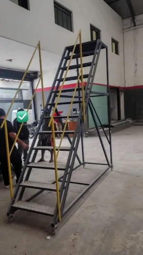 Escada Para uso em estoque