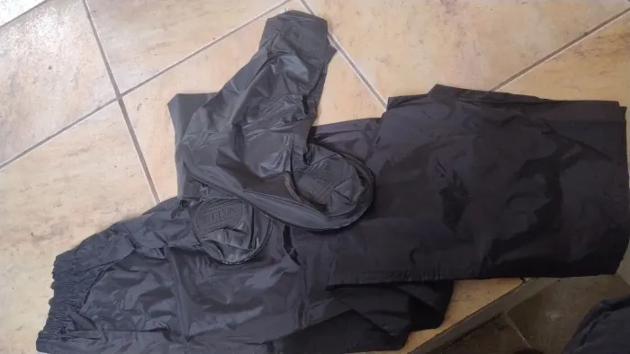 Vendo calça e bota para chuva