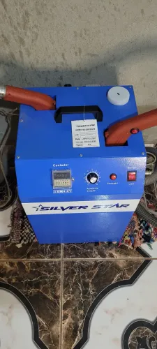 Máquina de Arrematar Fios