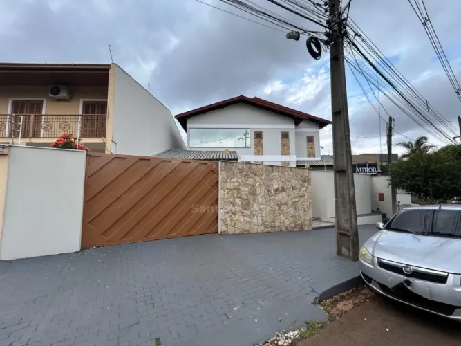 Casa para alugar no bairro Quebec com 4 quartos e piscina na Região Central de Londrina