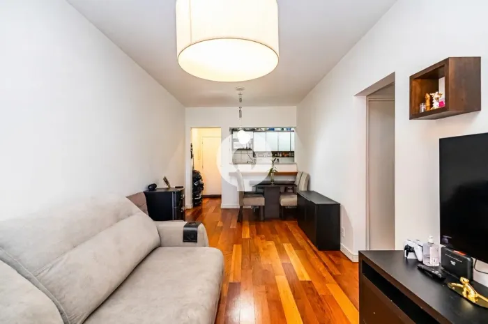 APARTAMENTO À VENDA 2 QUARTOS, 1 SUÍTE NO CENTRO/BATEL