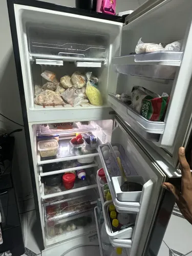 Vendo uma geladeira Electrolux
