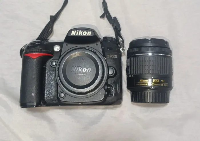 Nikon D7000 com lente 18-55