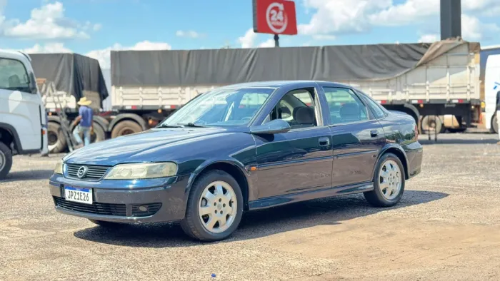 Chevrolet Vectra CD 2.2 16V / 2.0 16V Mec./aut. 2002