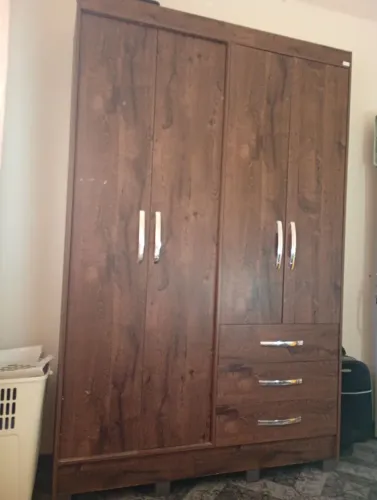 Vendo em ótimo estado guarda roupa + armário de cozinha 2pcs