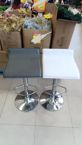 Banqueta Tokio duas cores disponíveis 