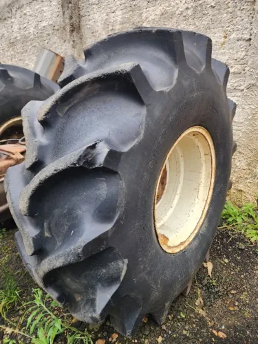 Par de Pneus Agrícolas Completos Usados, Medida: 23.1-26 R2 Arrozeiros, Firestone 10 Lonas