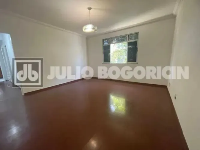 Apartamento : Padrão / Residencial / Portuguesa