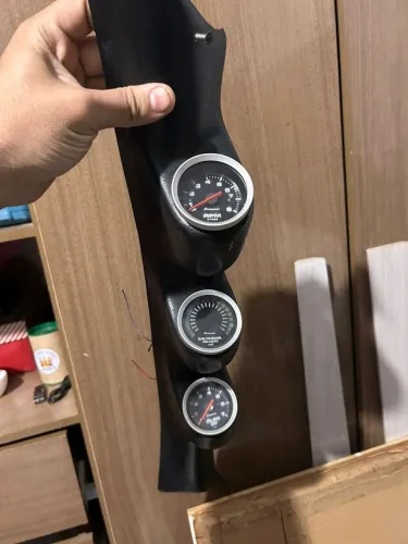 Relógios de pressão de óleo, pressão de ar combustível e Rpm