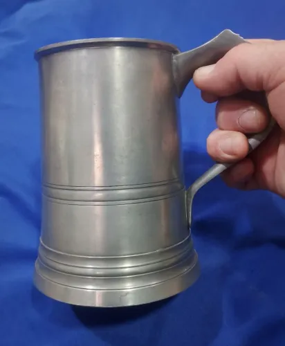 ANTIGA CANECA EM ESTANHO 