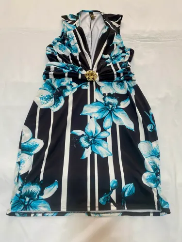 Vestido preto lança perfume TAM M