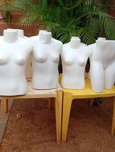 Manequins homem, mulher e menina