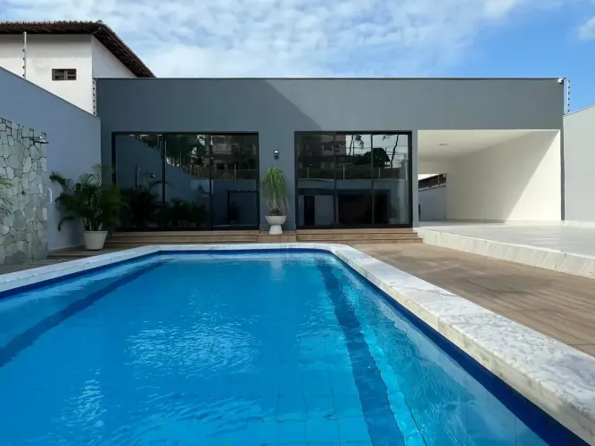 Casa de Alto Padrão Totalmente Reformada em Capim Macio