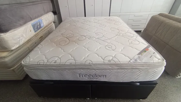 Cama box Queen size Baú colchão molas ensacandas bambú dividimos TB cartão 
