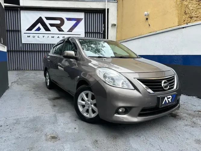 Nissan Versa SL 1.6 16V Flex Fuel 4P Mec. 2014