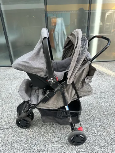 Carrinho de Bebê + Bebê Conforto
