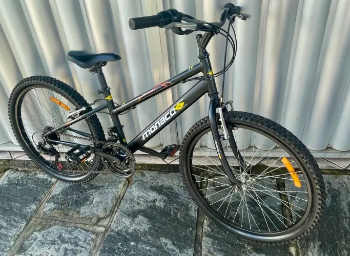 Bicicleta aro 24 semi nova 