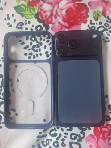 iPhone Xr na carcaça do 17 Pro impecável