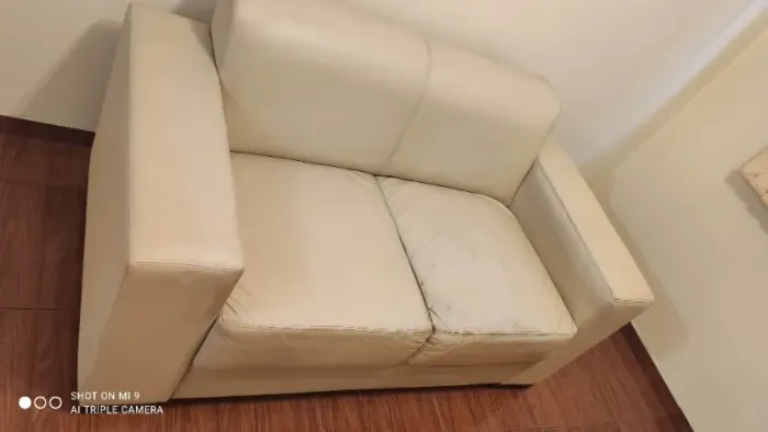 Sofá em couro 2 lugares