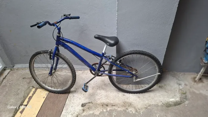 Bicicleta Aro 24 Azul Rebaixada / BMX - Funcional para Reforma