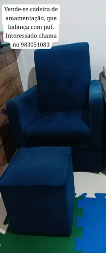 Cadeira de amamentação com balanço e puff