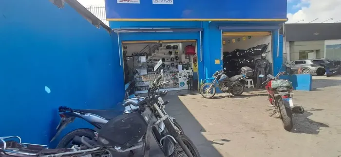 Auto peças e acessórios de motos de esquina em Mogi das Cruzes. Ref: 2371