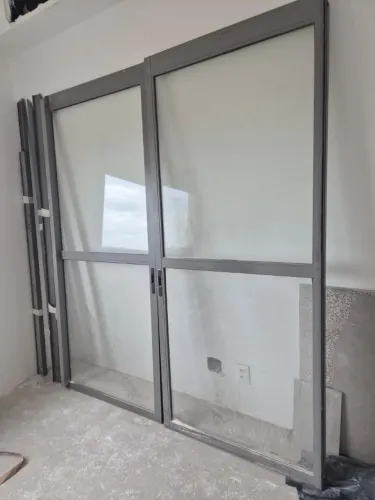 Porta Balcão dentro com Vidro Laminado para Sala  ou Varanda