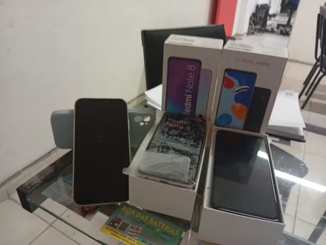 Celulares ifone pra tirar peças e dois xaomi