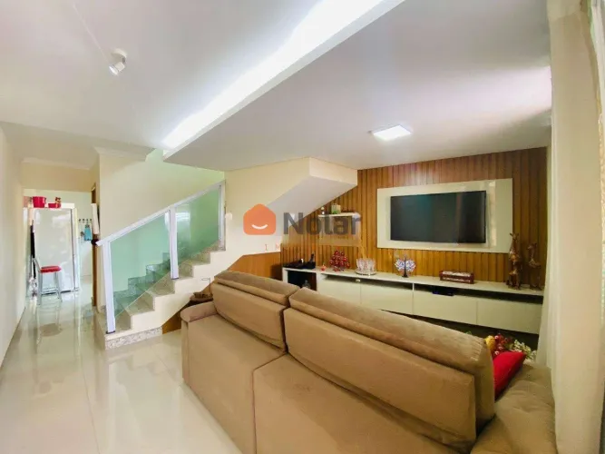 Casa Geminada Individual com 03 quartos, suite e closet e 03 vagas de garagem para venda n