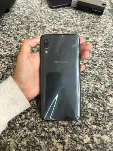 GALAXY A30- novinho; vem película, capinha e carregador 
