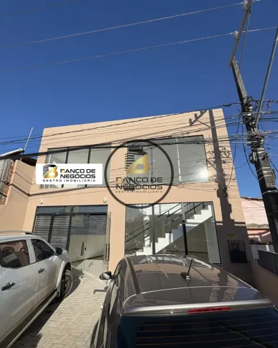 Ponto Comercial 180m² na Estrada do Coco | Frente de Rua + 3 Vagas