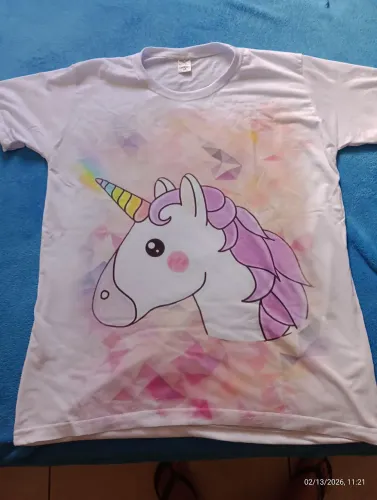 Camiseta Personalizada UNICÓRNIO, tamanho M. <br><br>Peça única.