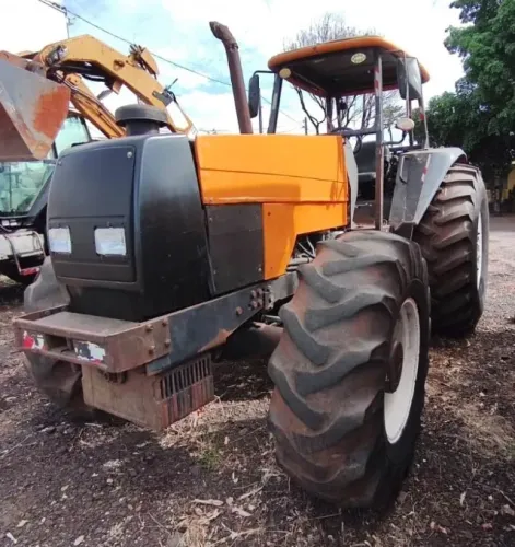 Trator Valtra BH160 ano 2005
