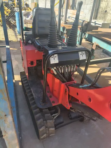 Mini Escavadeira ( Nagano ) 12 HP ano 2024