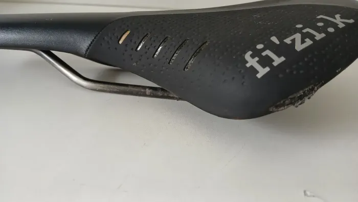 Selim Fizik Antares R3 preto para bicicletas de estrada