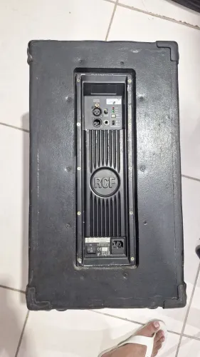 Caixa amplificada RCF DE MADEIRA SUBI