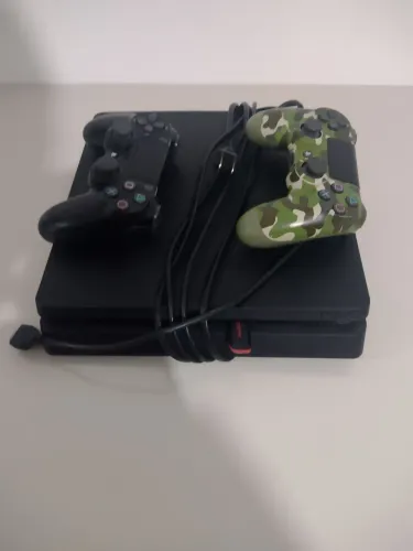 Vendo PS4, funcionando perfeitamente.